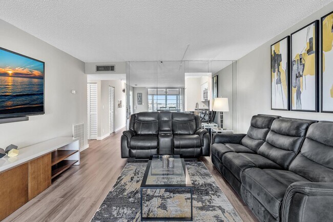 Building Photo - 14623 Bonaire Blvd