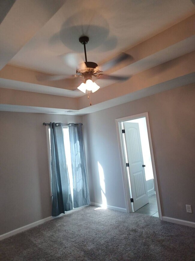 Foto del edificio - 3 Bedroom 2 Bathroom Home!