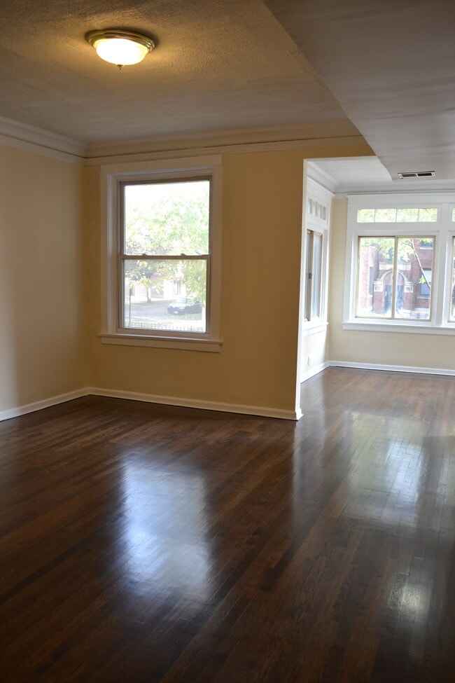 Foto del edificio - 4820 N Albany Ave