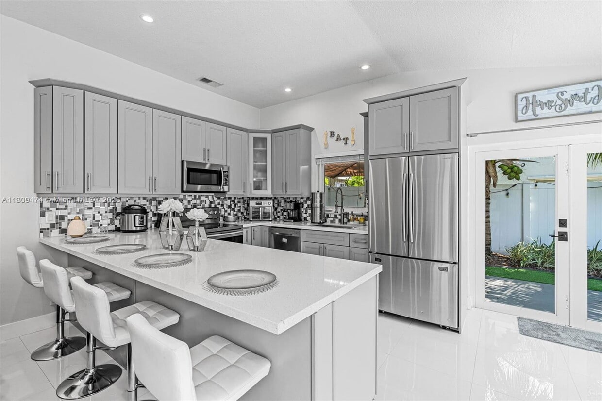 Foto principal - 18273 NW 7th St