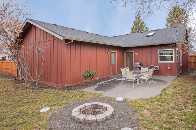Building Photo - 61278 Sunflower Ln