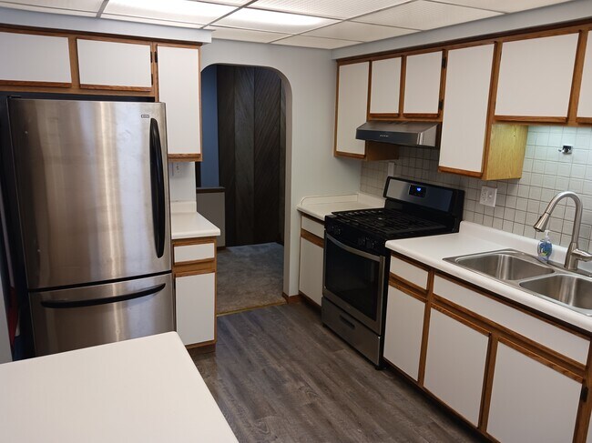 Kitchen - 139 Springleaf Dr