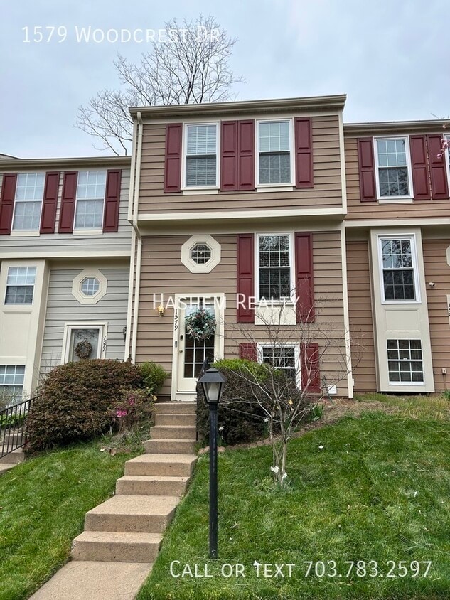 Beautifully Upgraded Townhouse in the Hear... House for Rent in