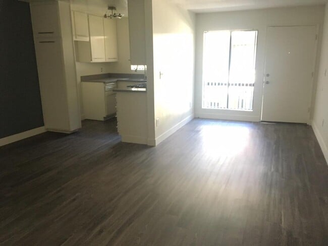 Interior Photo - 6545 Hazeltine Ave. Van Nuys, CA. 91401