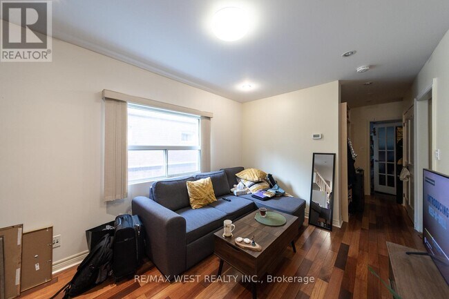Photo du bâtiment - 975 Broadview Ave