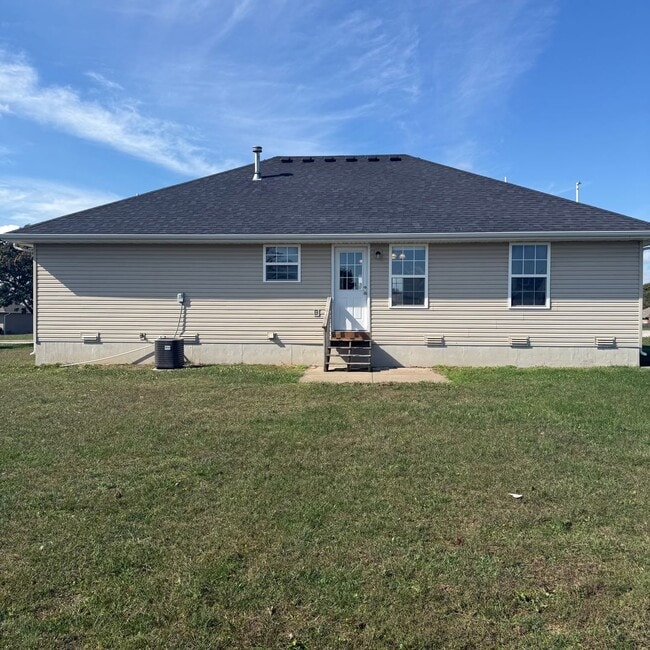 Foto del edificio - 4 Bedroom 2 Bathroom on corner lot