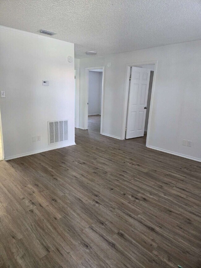 Foto del edificio - 3515-3517 Rose Rd