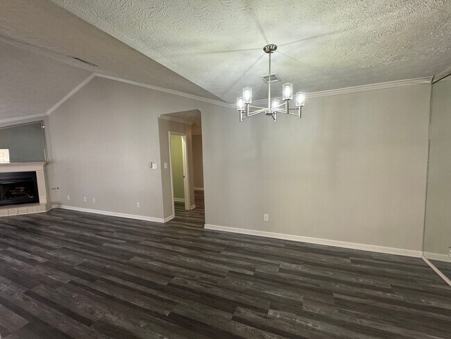 Building Photo - Arrowhead One Level