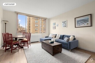 Building Photo - 101 W 79th St