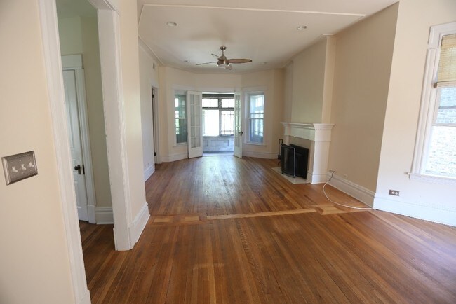 Living Dining Combo - 1239 W Winnemac Ave