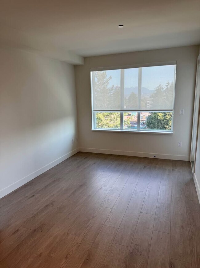 Photo du bâtiment - 13238-13105 105 Ave