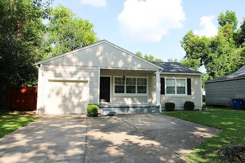 Foto principal - 4947 S Troost Ave