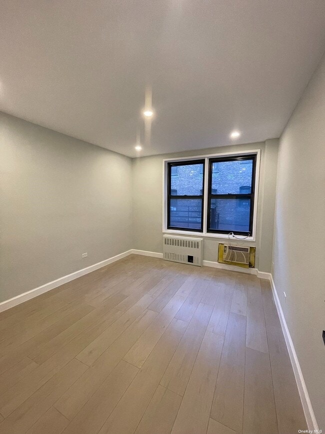 Building Photo - 143-40 Roosevelt Ave