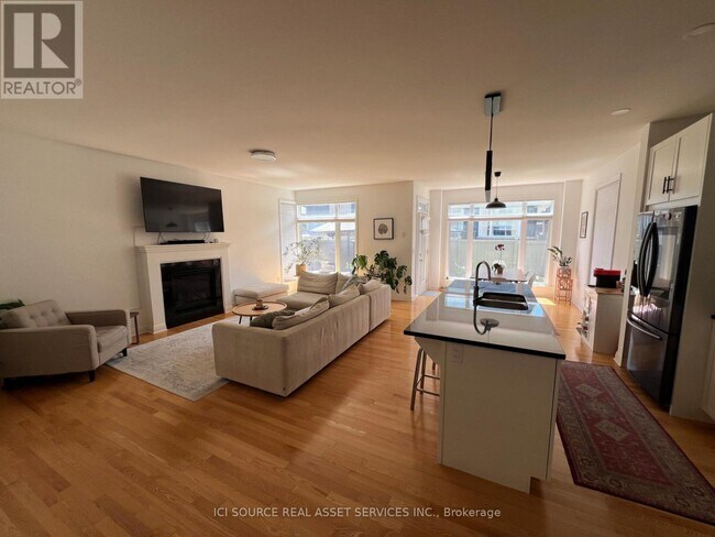 Building Photo - 334 Lysander Pl