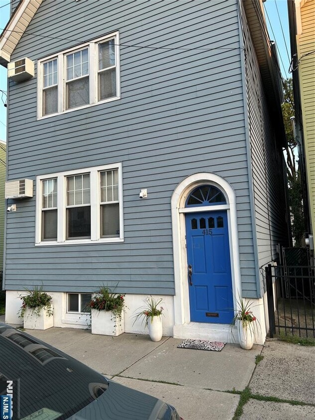 Primary Photo - 415-417-417 Hamilton St