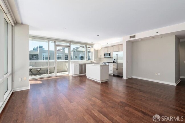 Building Photo - 501 Beale St