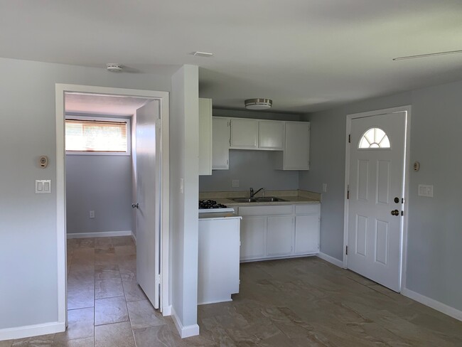 Building Photo - Beautiful 1 Bd 1 bth Apartment in La Verne