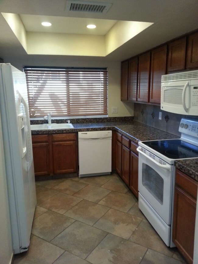 Building Photo - 9432 S 43rd Pl