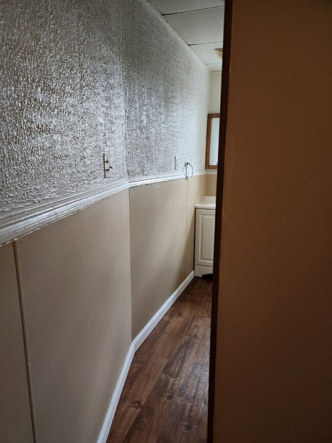 Building Photo - Nice 3 BR