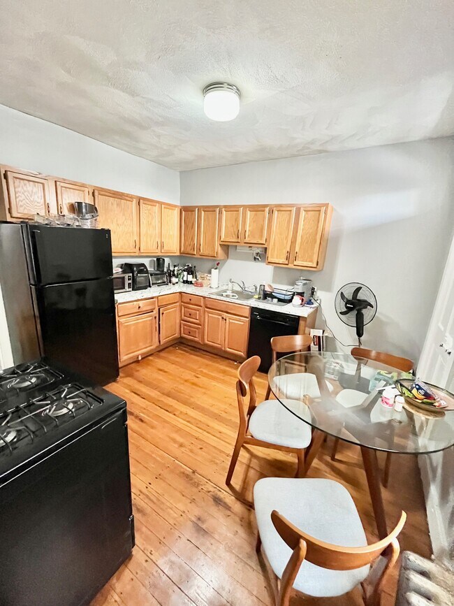 Foto del edificio - 121 Hillside St