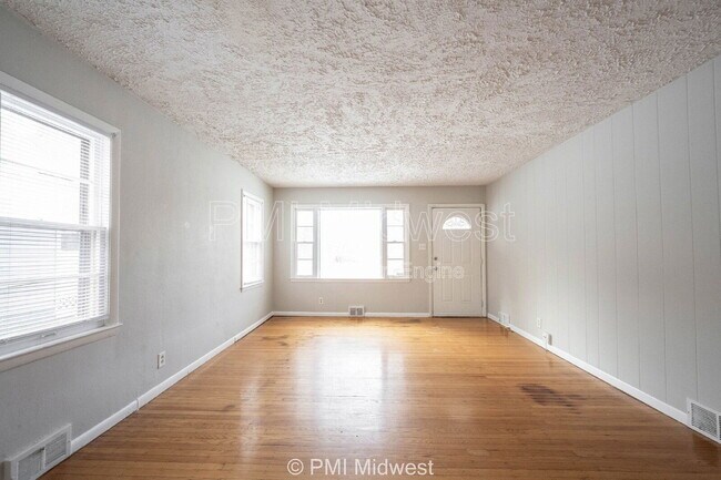 Foto del edificio - 5005 Indianola Ave