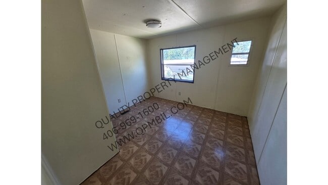 Building Photo - 3955-3956 BLUEBIRD MOBILE CT