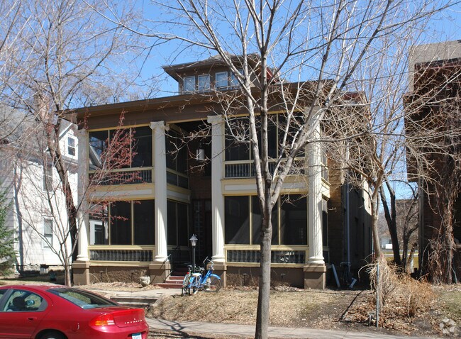 Foto del edificio - 2445-2447 Aldrich Ave S