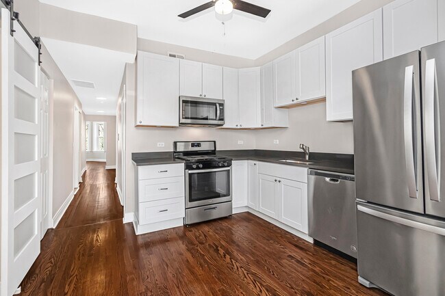 Foto del edificio - 1341 W Foster Ave