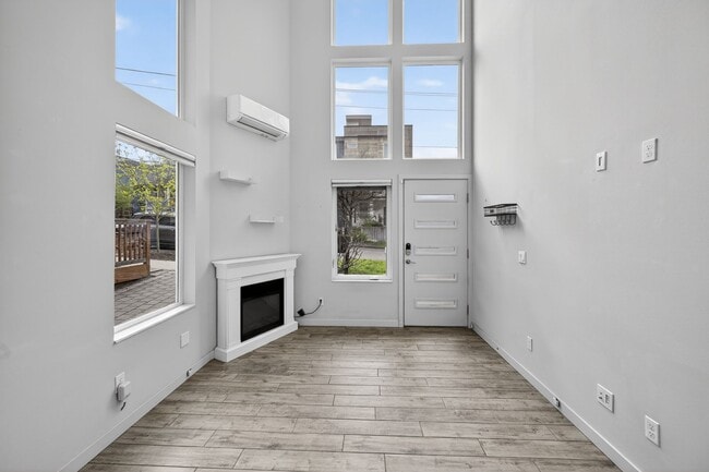 Building Photo - 2622 SW Nevada St