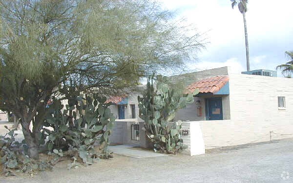 Building Photo - 2310 N Tucson Blvd