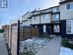 Building Photo - 2 Blackthorn Ave