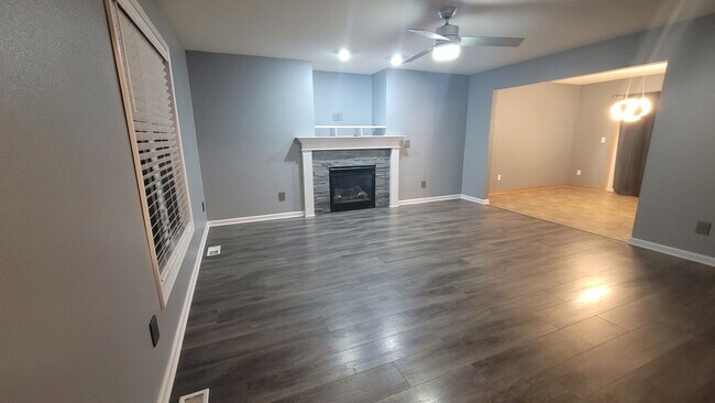 Foto del edificio - "Charming 4-Bedroom Haven with Finished Ba...