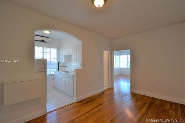 Foto del edificio - 7936 Harding Ave