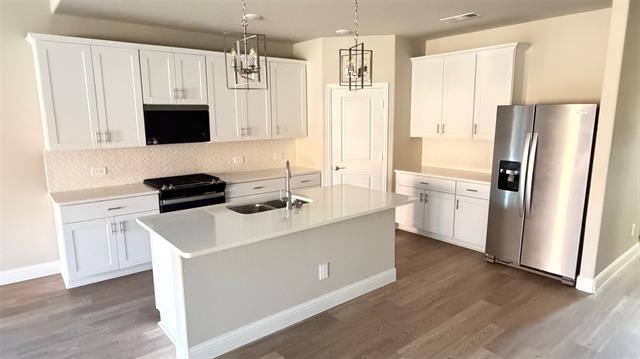 Building Photo - 600 Midnight Oak Dr