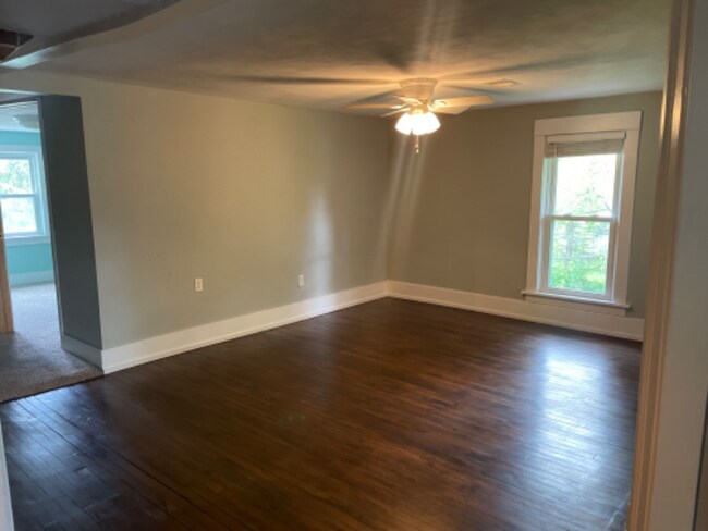 Building Photo - 517 S Stuart Rd