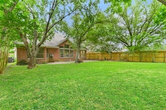 Building Photo - 2111 Village Dale Ave