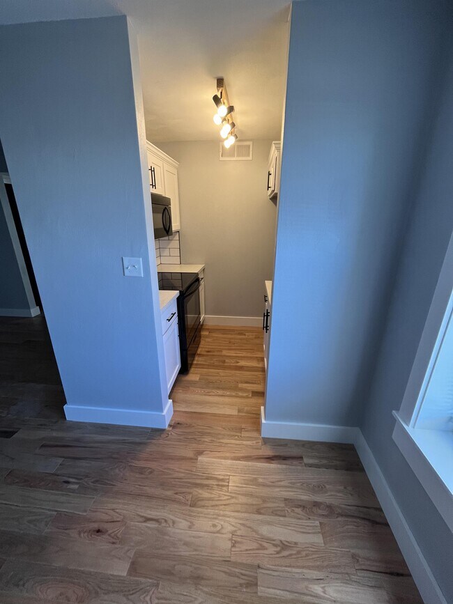 1734 Central Ave Unit 3A, Dubuque, IA 52001 Room for Rent in Dubuque