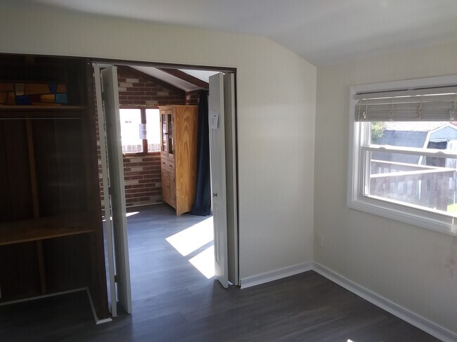 Bonus room - 131 Kamper Ave