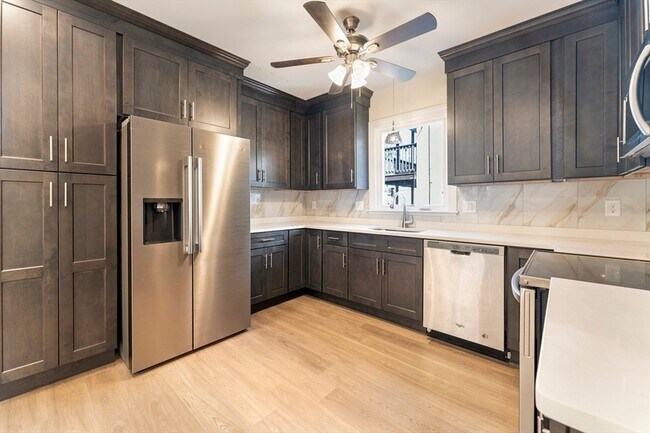 Foto del edificio - 27 Perrin St