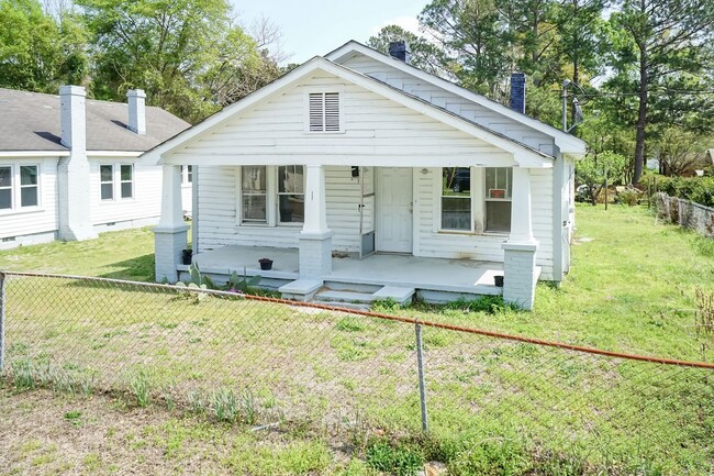 Building Photo - Newly Renovated Two Bedroom Home!