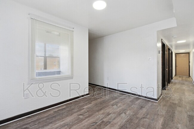 Foto del edificio - 144-144 W 9th Ave