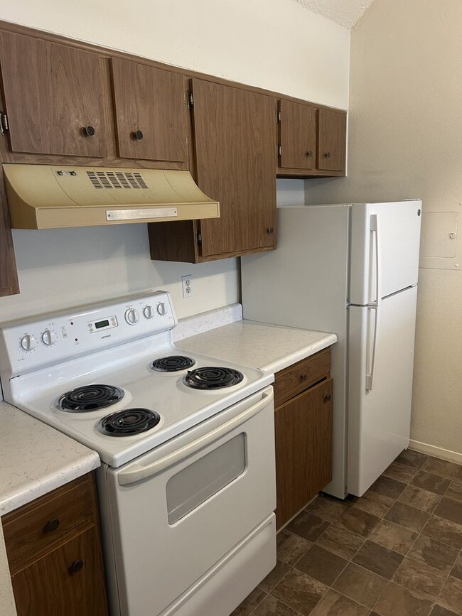 Building Photo - 2 Bedroom, 1 Bathroom Condo located at Ter...
