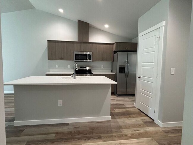 Building Photo - Roe Street Townhomes