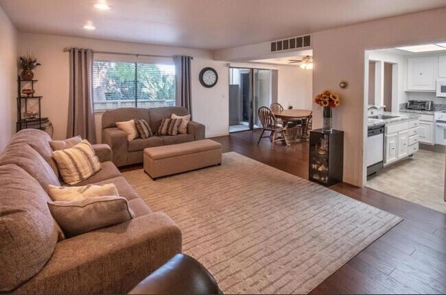 Foto del edificio - 5538 Cribari Cir