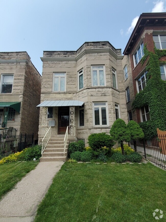 Building Photo - 1300 W Winnemac Ave