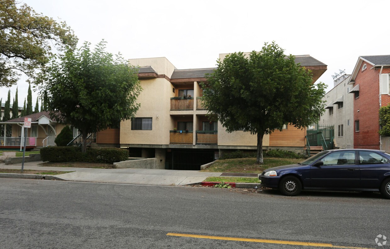 Building Photo - 329 W Lomita Ave