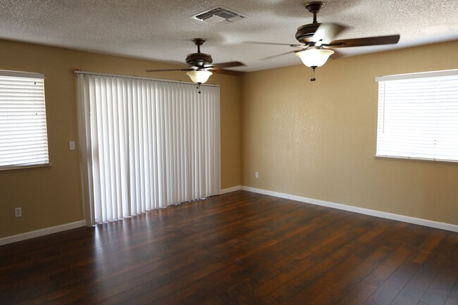 Building Photo - Newly Renovated 4 Bedroom 2 Bathroom Home ...