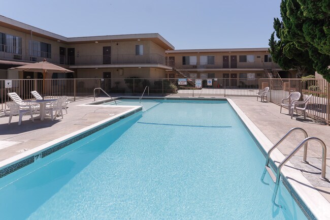 LA PISCINA - Studio Pointe Apartments