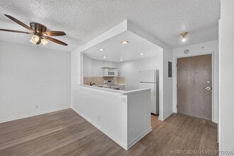 Building Photo - 340 Sunset Dr