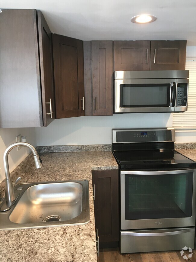 Arbor Park at Lake Arbor Apartments for Rent with Washer & Dryer